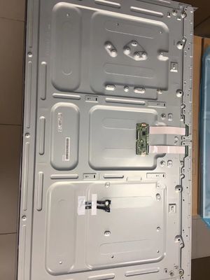 良い価格 55 インチ 3840*2160 ピクセル 高解像度LCDモニター 500cd/m2 プロのディスプレイ用明るさ オンライン